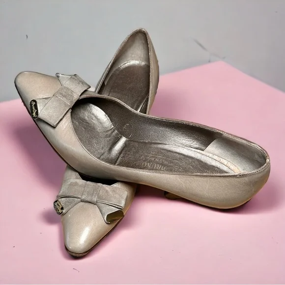 VINTAGE BRUNO MAGLI GREY LEATHER PUMPS W/BOW ACCENT (SZ 7AA) - Picture 7 of 12